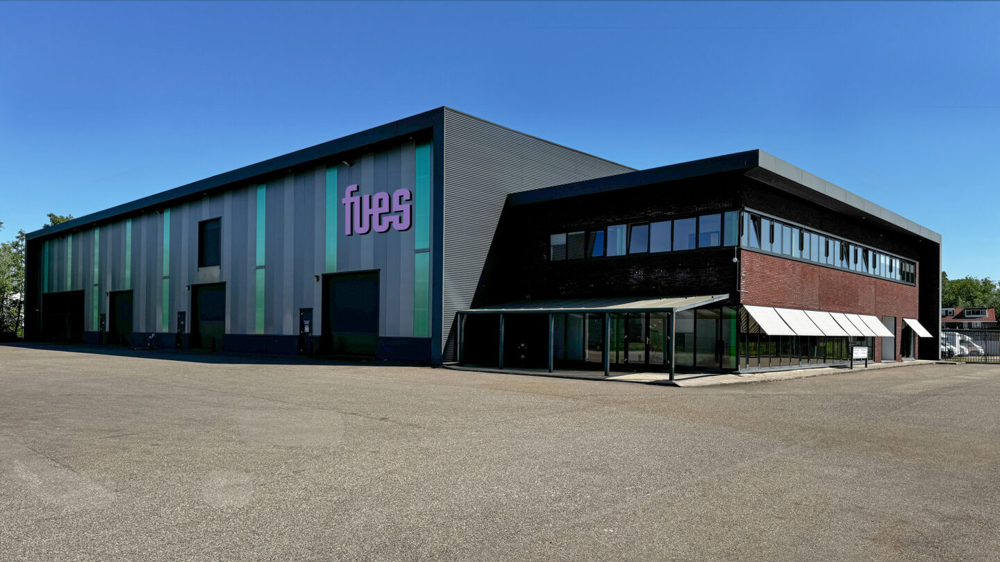 Fues zijkant pand